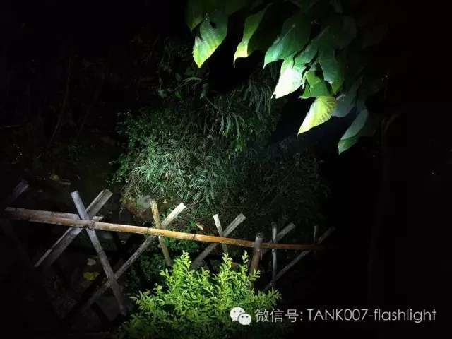 探客強(qiáng)光手電筒 探客強(qiáng)光手電筒